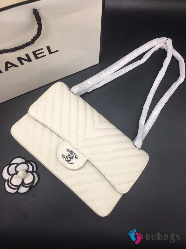 Chanel Flap Bag Caviar white color silver buckle 25x15x7cm - 1