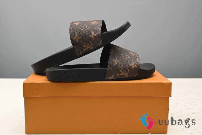 lv slipper euro 43 (original price 150) - 1