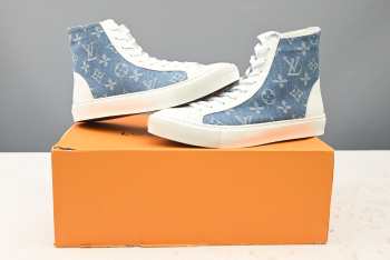 lv sneaker wuro 38 (original price 225)