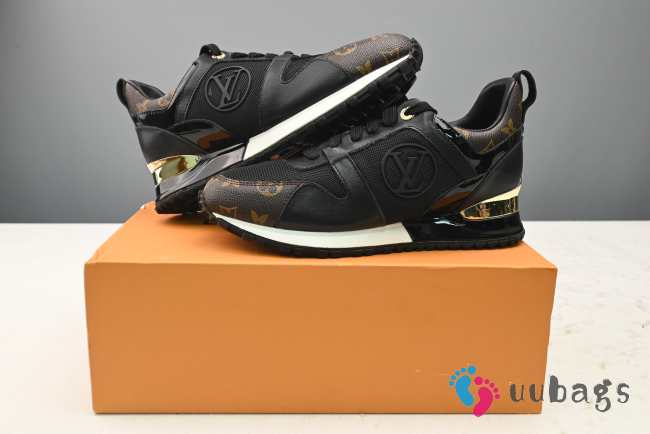 lv sneaker euro 39 (original price 225) - 1