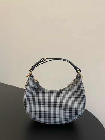 Fendi praphy bag Black and white weave pattern 29x24x10cm