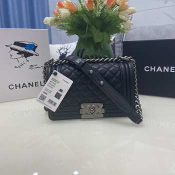 Chanel le boy caviar leather black Diamant silver hardware 20cm