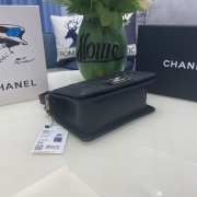 Chanel le boy caviar leather black v-vormig patroon silver hardware 20cm - 2