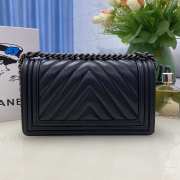 Chanel le boy caviar leather black v-vormig patroon black hardware 25cm - 4