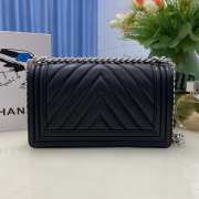 Chanel le boy caviar leather black v-vormig patroon light silver hardware 25cm - 2