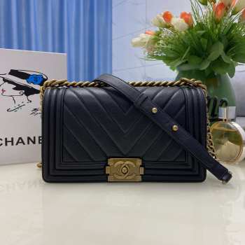 Chanel le boy caviar leather black v-vormig patroon retro gold hardware 25cm