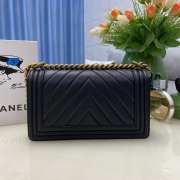 Chanel le boy caviar leather black v-vormig patroon retro gold hardware 25cm - 4