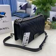 Chanel le boy caviar leather black v-vormig patroon silver hardware 25cm - 4