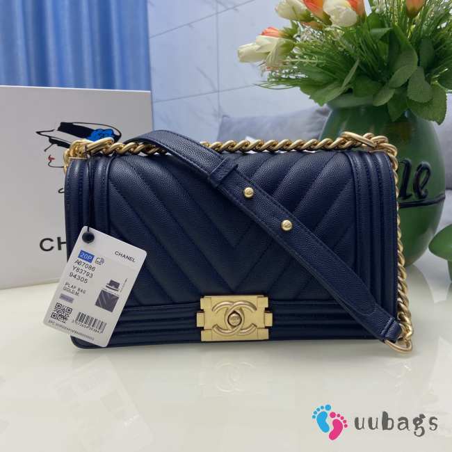 Chanel le boy caviar leather dark blue v-vormig patroon gold hardware 25cm - 1