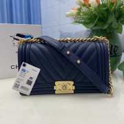 Chanel le boy caviar leather dark blue v-vormig patroon gold hardware 25cm - 1