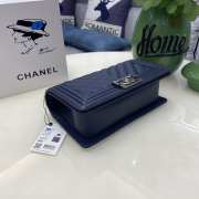 Chanel le boy caviar leather dark blue v-vormig patroon silver hardware 25cm - 2