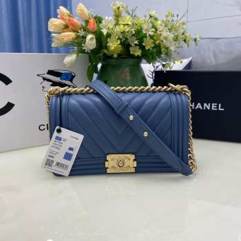 Chanel le boy caviar leather Indigo v-vormig patroon gold hardware 25cm