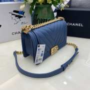 Chanel le boy caviar leather Indigo v-vormig patroon gold hardware 25cm - 2