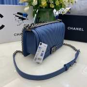 Chanel le boy caviar leather Indigo v-vormig patroon silver hardware 25cm - 3