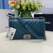 Chanel le boy caviar leather blue v-vormig patroon silver hardware 25cm - 1