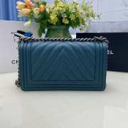 Chanel le boy caviar leather blue v-vormig patroon silver hardware 25cm - 2