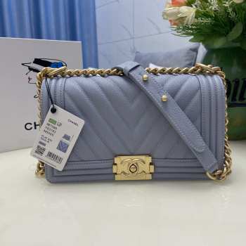 Chanel le boy caviar leather light blue v-vormig patroon gold hardware 25cm