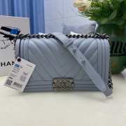 Chanel le boy caviar leather light blue v-vormig patroon silver hardware 25cm - 1