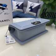 Chanel le boy caviar leather light blue v-vormig patroon silver hardware 25cm - 3