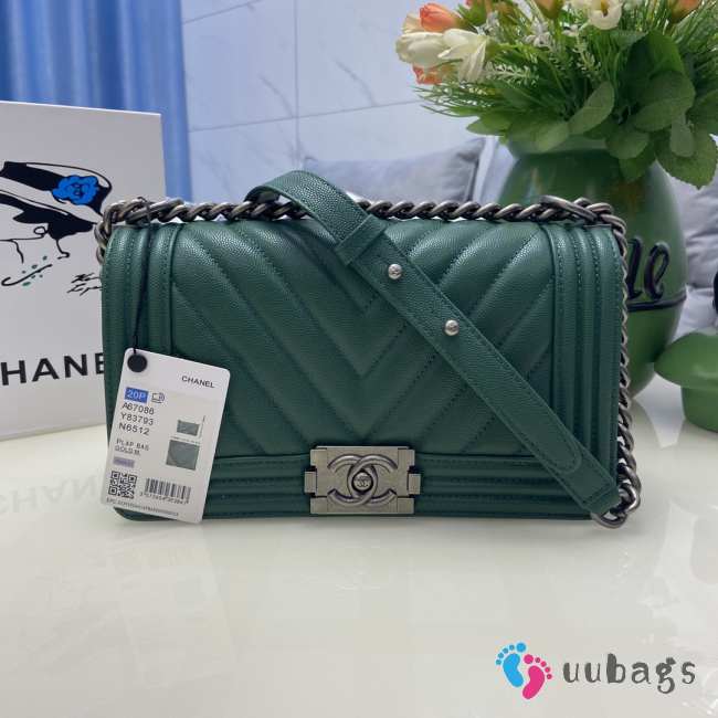 Chanel le boy caviar leather green v-vormig patroon silver hardware 25cm - 1