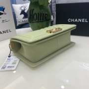 Chanel le boy caviar leather light green v-vormig patroon gold hardware 25cm - 4