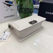 Chanel le boy caviar leather white v-vormig patroon silver hardware 25cm - 4