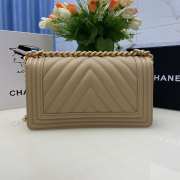 Chanel le boy caviar leather brown v-vormig patroon gold hardware 25cm - 1