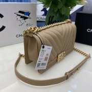 Chanel le boy caviar leather brown v-vormig patroon gold hardware 25cm - 2