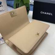 Chanel le boy caviar leather brown v-vormig patroon gold hardware 25cm - 4