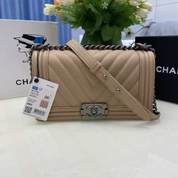 Chanel le boy caviar leather brown v-vormig patroon silver hardware 25cm