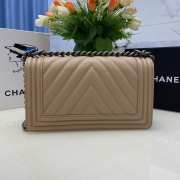 Chanel le boy caviar leather brown v-vormig patroon silver hardware 25cm - 2