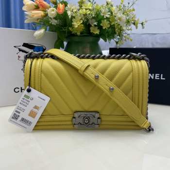 Chanel le boy caviar leather yellow v-vomig patroon silver hardware 25cm