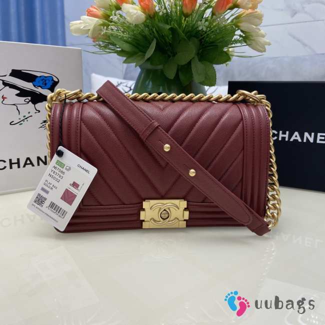 Chanel le boy caviar leather maroon v-vormig patroon gold hardware 25cm - 1