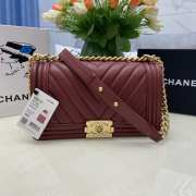 Chanel le boy caviar leather maroon v-vormig patroon gold hardware 25cm - 1