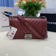 Chanel le boy caviar leather maroon v-vormig patroon silver hardware 25cm - 1