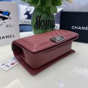 Chanel le boy caviar leather maroon v-vormig patroon silver hardware 25cm - 2