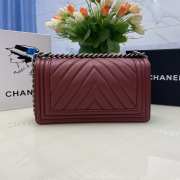 Chanel le boy caviar leather maroon v-vormig patroon silver hardware 25cm - 4