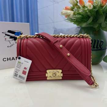 Chanel le boy caviar leather red v-vormig patroon gold hardware 25cm