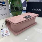 Chanel le boy caviar leather pink v-vormig patroon silver hardware 25cm - 2