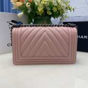 Chanel le boy caviar leather pink v-vormig patroon silver hardware 25cm - 3