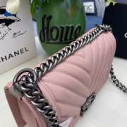 Chanel le boy caviar leather pink v-vormig patroon silver hardware 25cm - 5