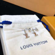 LV earrnings shot 81226D - 1