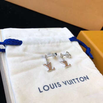 LV earrnings shot 81226D