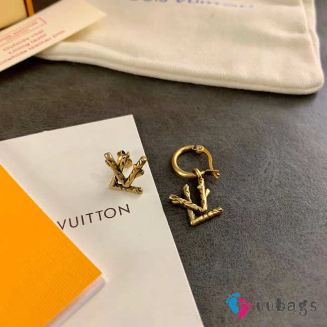 LV Earrings shot 120416T - 1