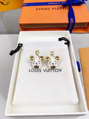 LV Earrings shot 120416E - 4