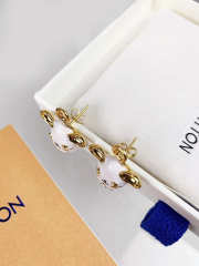 LV Earrings shot 120416E - 5