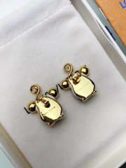 LV Earrings shot 120416E - 6