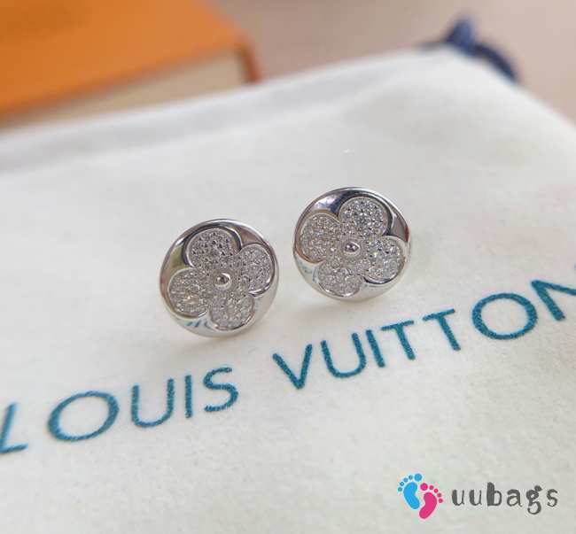 LV Earrings shot 111210G - 1