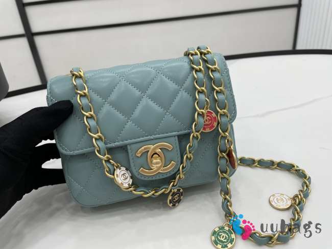 Chanel 2022 flap lambskin blue 14.5x19x6.5cm - 1