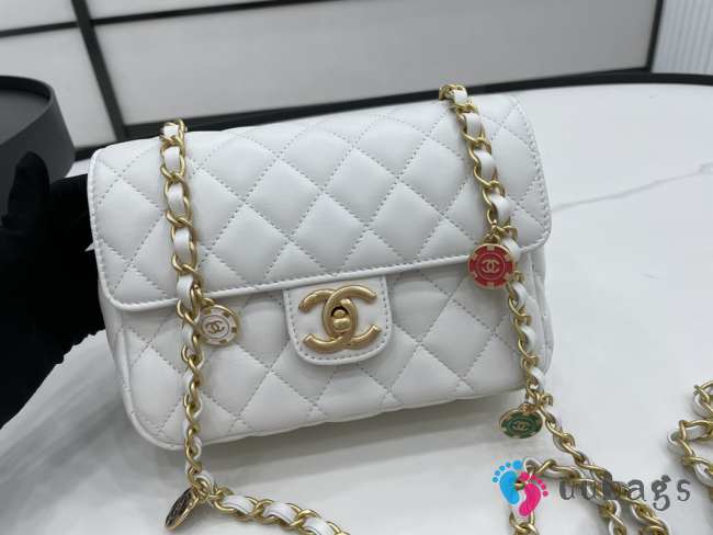 Chanel 2022 flap lambskin white 14.5x19x6.5cm - 1